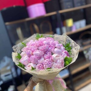 41 Adet Şakayık Pion İle Sevdiklerinize Zarif ve Büyüleyici Bir Hediye Sunun! Lavinya Flowers İle Taptaze Çiçekler, Hızlı ve Güvenilir Teslimat Ayrıcalığıyla Sizlerle.