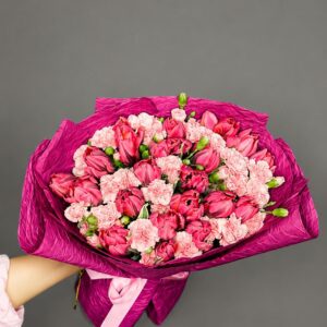 Pembe-Lale-Ve-Karanfil-Buketi